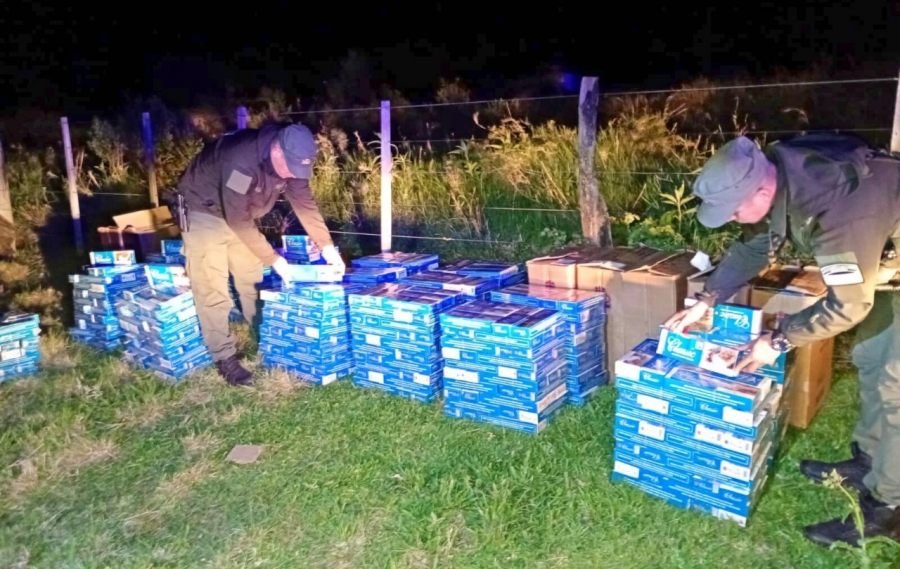 Dos vehículos evadieron dispositivos de control emplazados sobre la Ruta Provincial Nº 17: Gendarmería Nacional secuestró más de 37 mil paquetes de cigarrillos