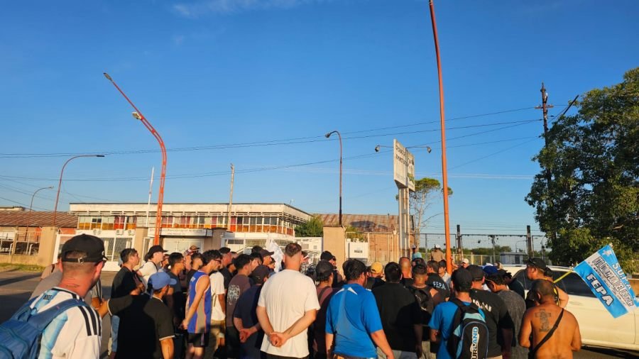 Se para la actividad en el Puerto de Concepción del Uruguay, ante la negativa de las empresas de reconocer al único Sindicato con representación legal
