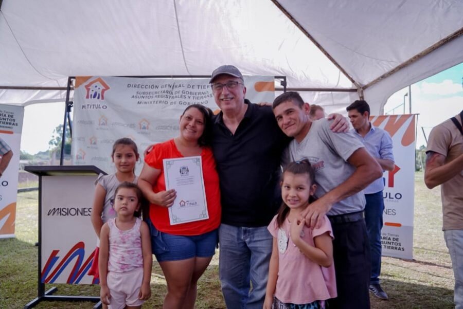 Misiones: Familias de los Municipios de; Azara y Concepción de la Sierra recibieron títulos y permisos de ocupación en el marco del Provincial Programa Mi Título