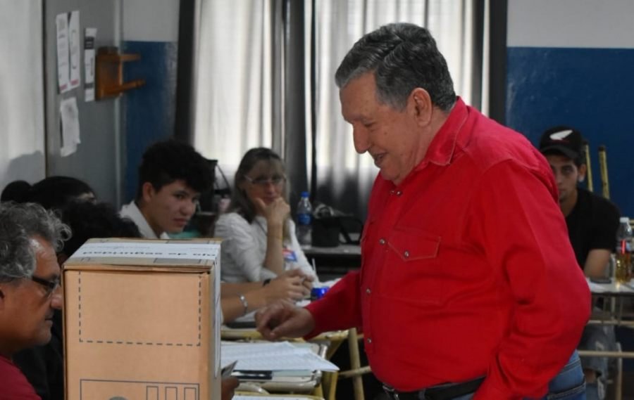 Apóstoles: Ramón Puerta ya emitió su voto, lo hizo en la EPET N° 5 en su ciudad natal