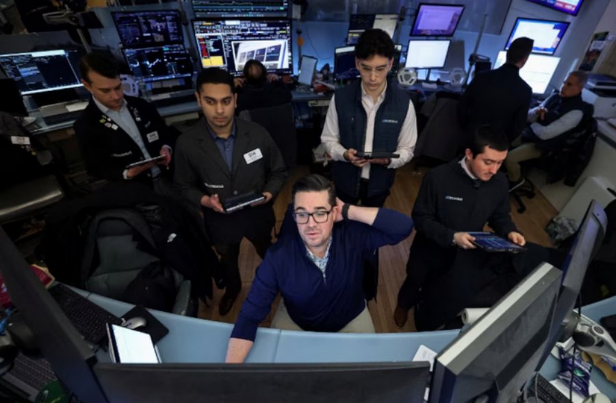 Llega a los 493 puntos básicos: El riesgo país rompió el piso de los 500 puntos y suben los bonos argentinos