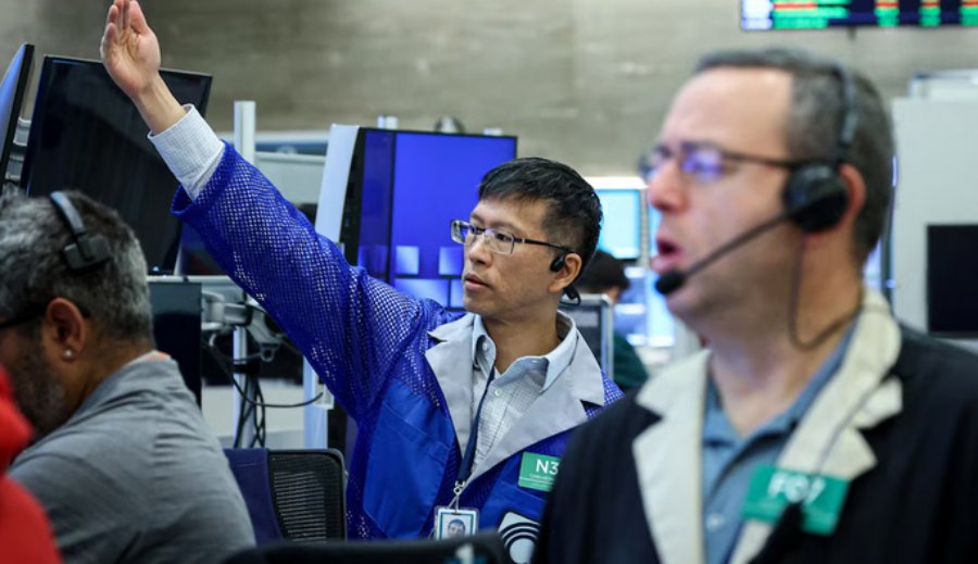 El riesgo país se derrumbó casi 400 puntos y cerró en 708