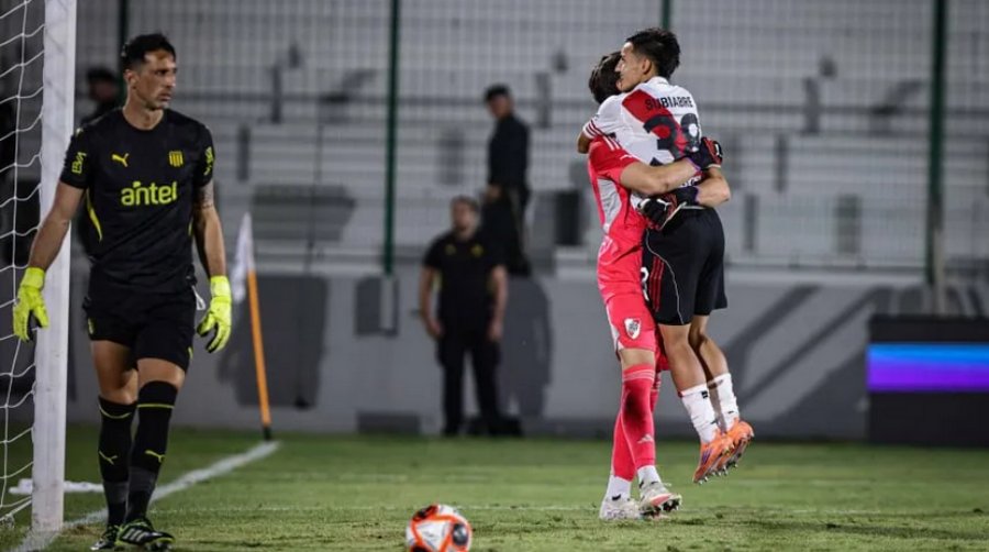 River Plate festejó en los penales ante Peñarol por la serie Río de la Plata