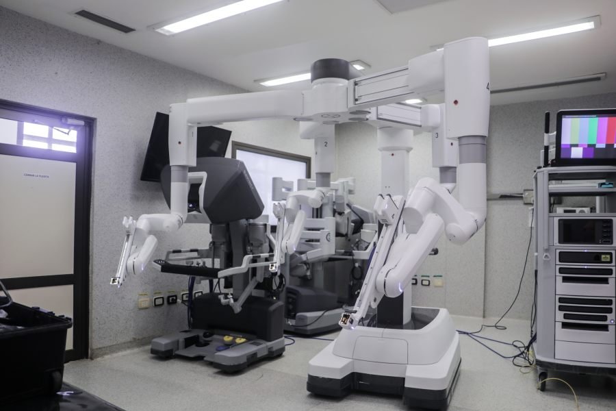 El robot Da Vinci del Hospital Dr. Ramón Madariaga marca un hito en cirugías urológicas mini invasivas