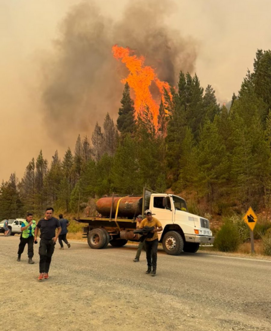 Incendios en Chubut: Cortaron la ruta 40 por el avance de las llamas y el pronóstico es poco alentador