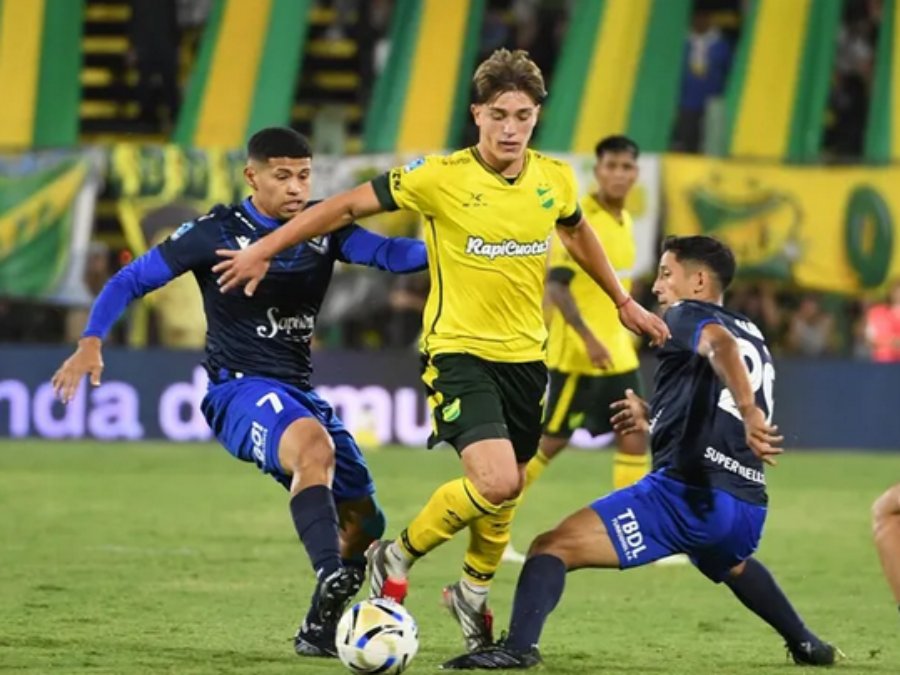 Vélez Sarsfield quedó como líder de la Zona A tras igualar 1 a 1 con Defensa y Justicia por el Torneo Apertura