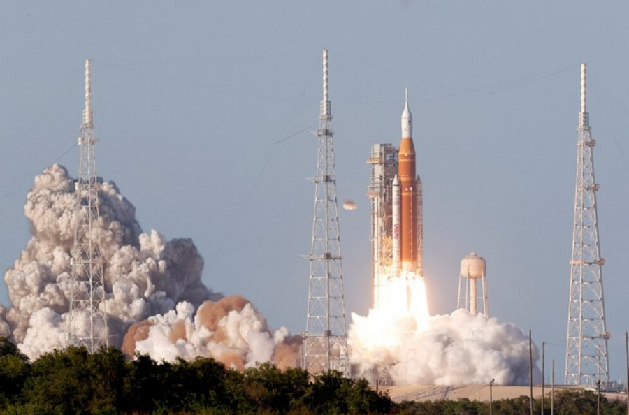 Lanzamiento de la misión Artemis II a la Luna, despegó con éxito el cohete SLS