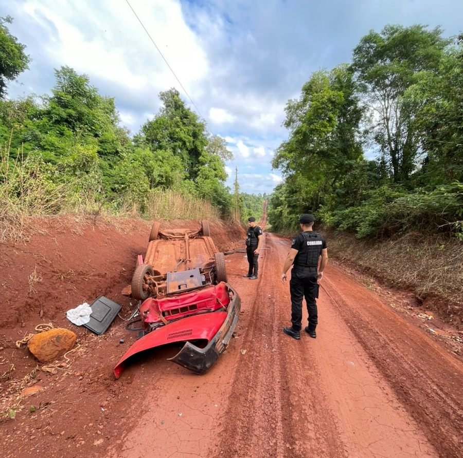 Comandante Andresito: Despiste de automóvil sobre un camino terrado denominado Picada Unión, dejó  una joven de 24 años lesionada