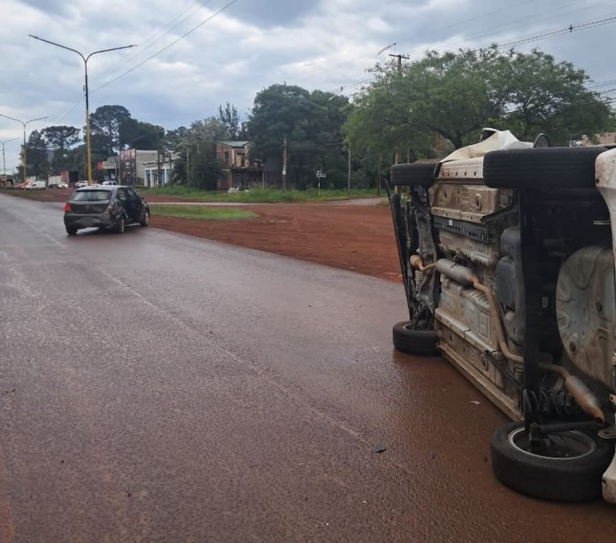 Oberá: Siniestro vial sobre la Avenida Las Américas, un conductor de 58 años fue trasladado al Hospital SAMIC