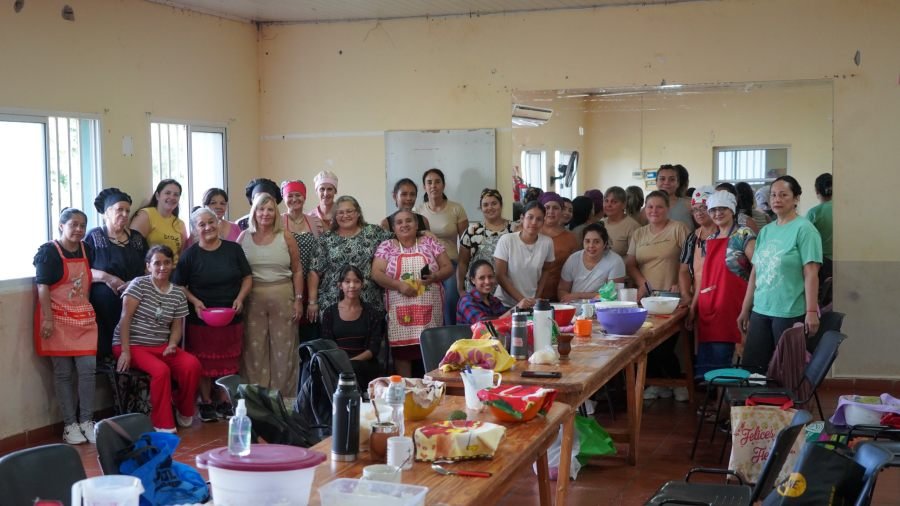 Apóstoles: Se reúnen para vivir la tradición de Pascua en cada barrio, acercando estas tradiciones a toda la comunidad