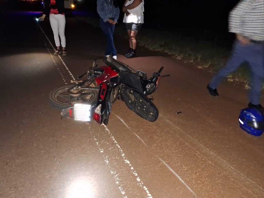 Candelaria: Tres personas resultaron lesionadas en un siniestro vial entre motocicleta y peatón sobre la Ruta Nacional N° 12 a la altura de un aserradero