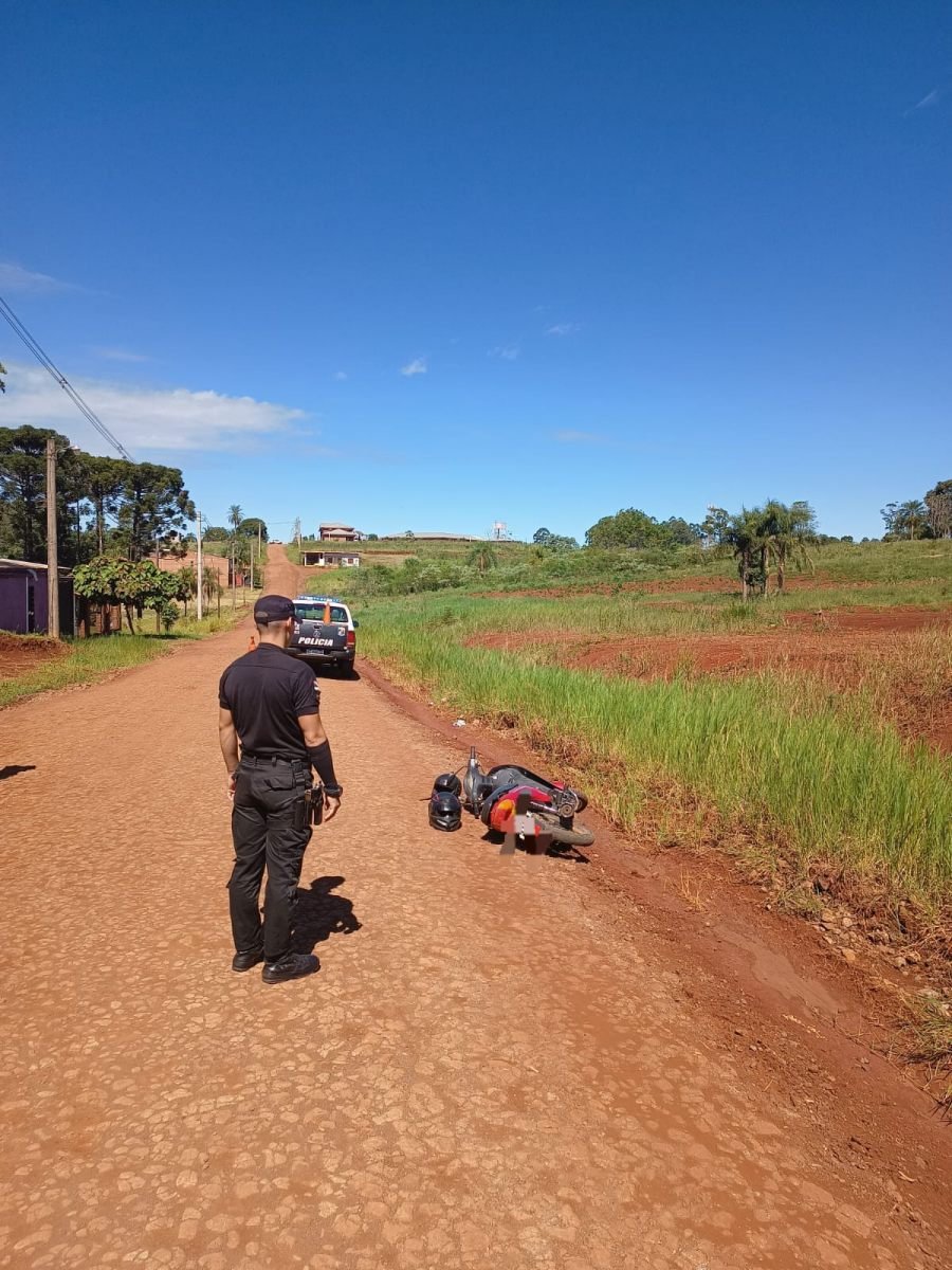 Siniestro vial en el Municipio misionero de San Vicente, una motociclista y un peatón menor de edad resultaron lesionados