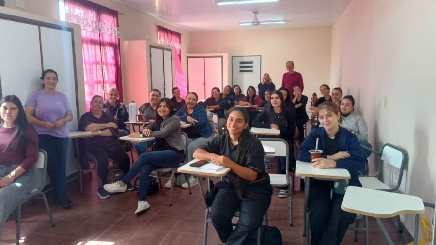 Aulas llenas y movimiento constante en el Campus Universitario de Apóstoles