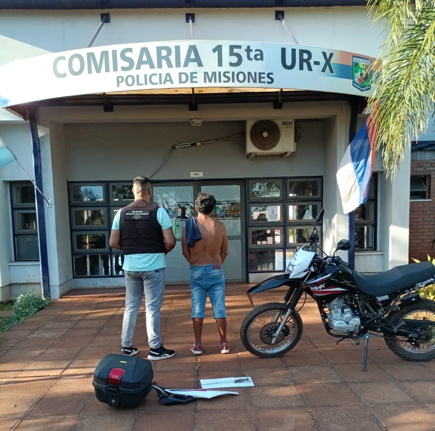 Posadas: Arrestaron a un individuo que intentó resistirse con un arma blanca de fabricación casera y recuperaron una motocicleta robada