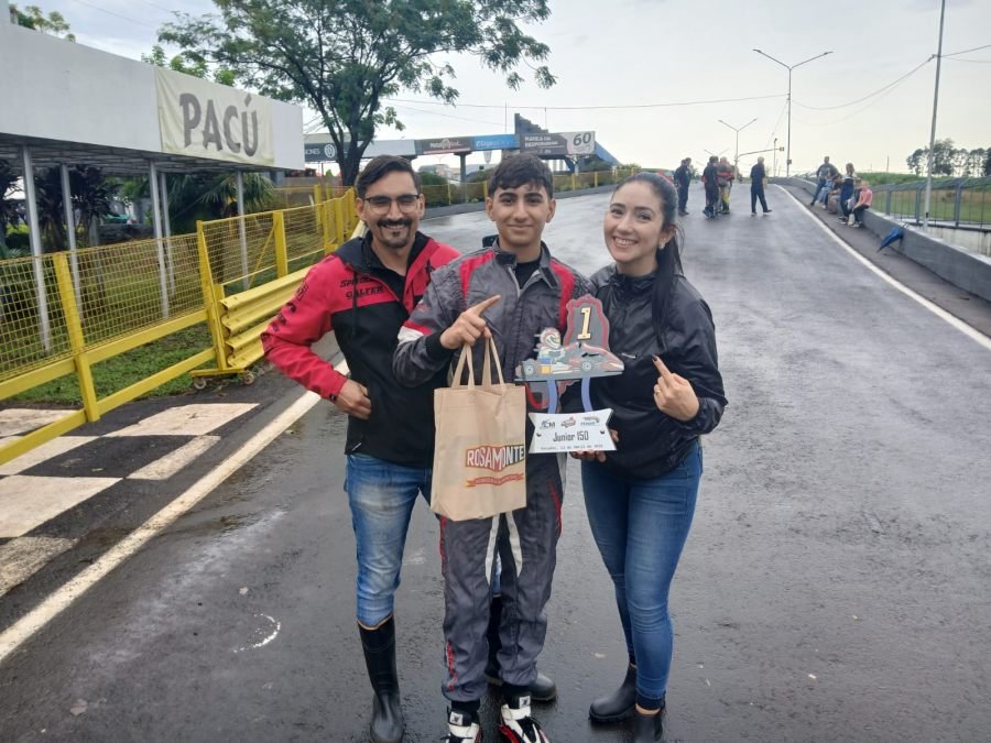 El apostoleño Uriel Husulak arrancó en lo más alto y ganó en la Categoría Junior 150 del Misionero de Karting en pista