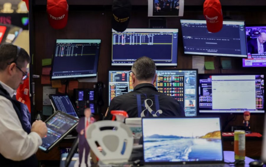 Jornada financiera del día viernes: El dólar operó estable y las acciones argentinas subieron hasta 6% en otra rueda récord en Wall Street