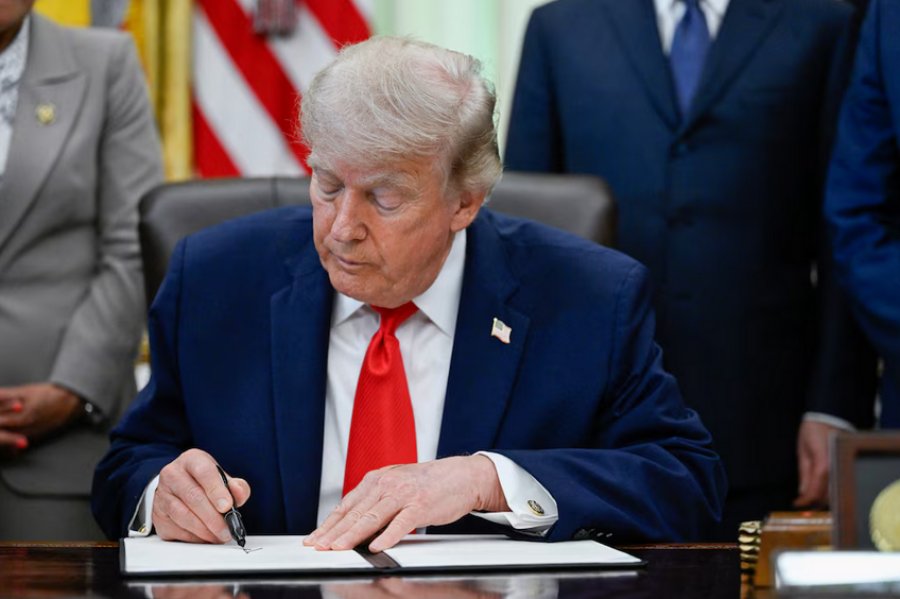 Donald Trump dijo que está previsto que el acuerdo entre Estados Unidos e Irán se firme este domingo